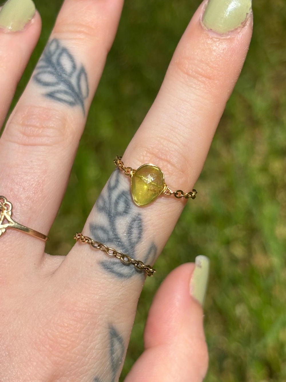 Vesuvinite chain ring